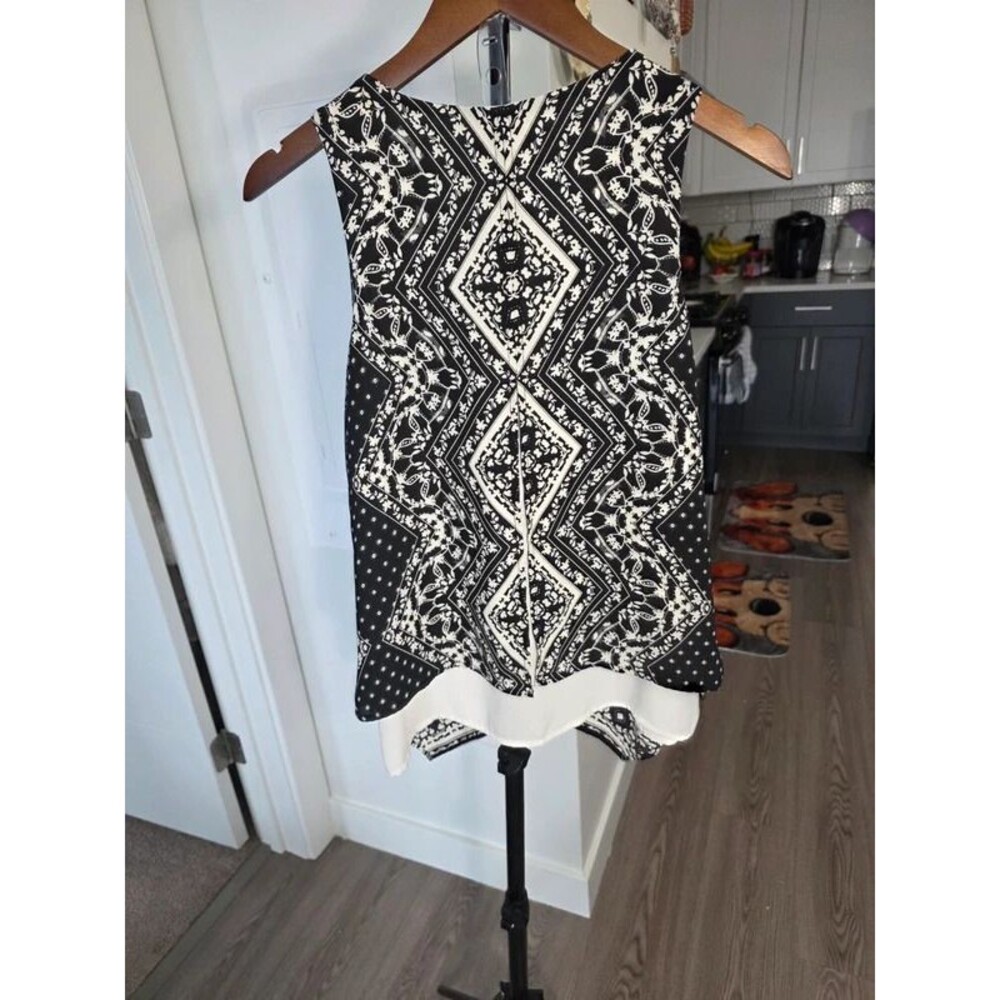 Woman's blouse - Picture 2 of 5